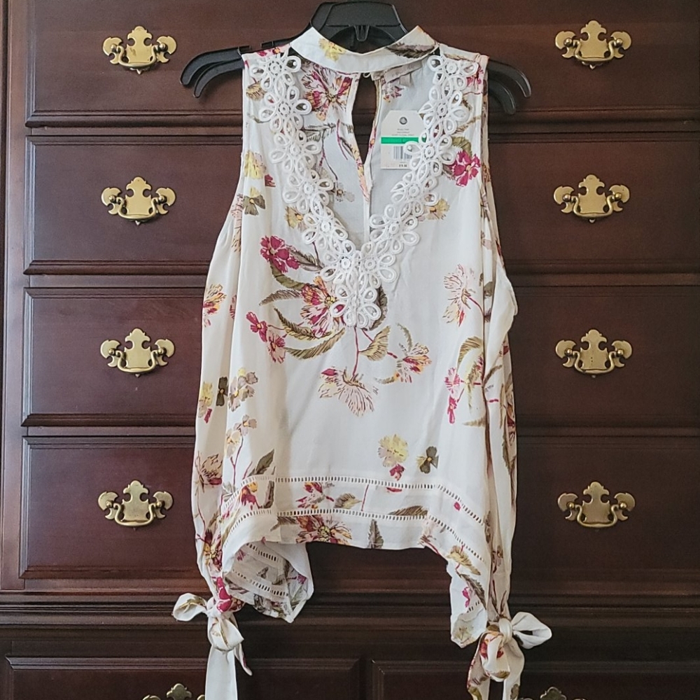 Wonderly Flowered Top